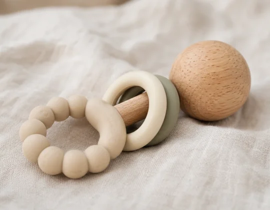 Hochet bébé, un accessoire indispensable dès la naissance de votre enfant